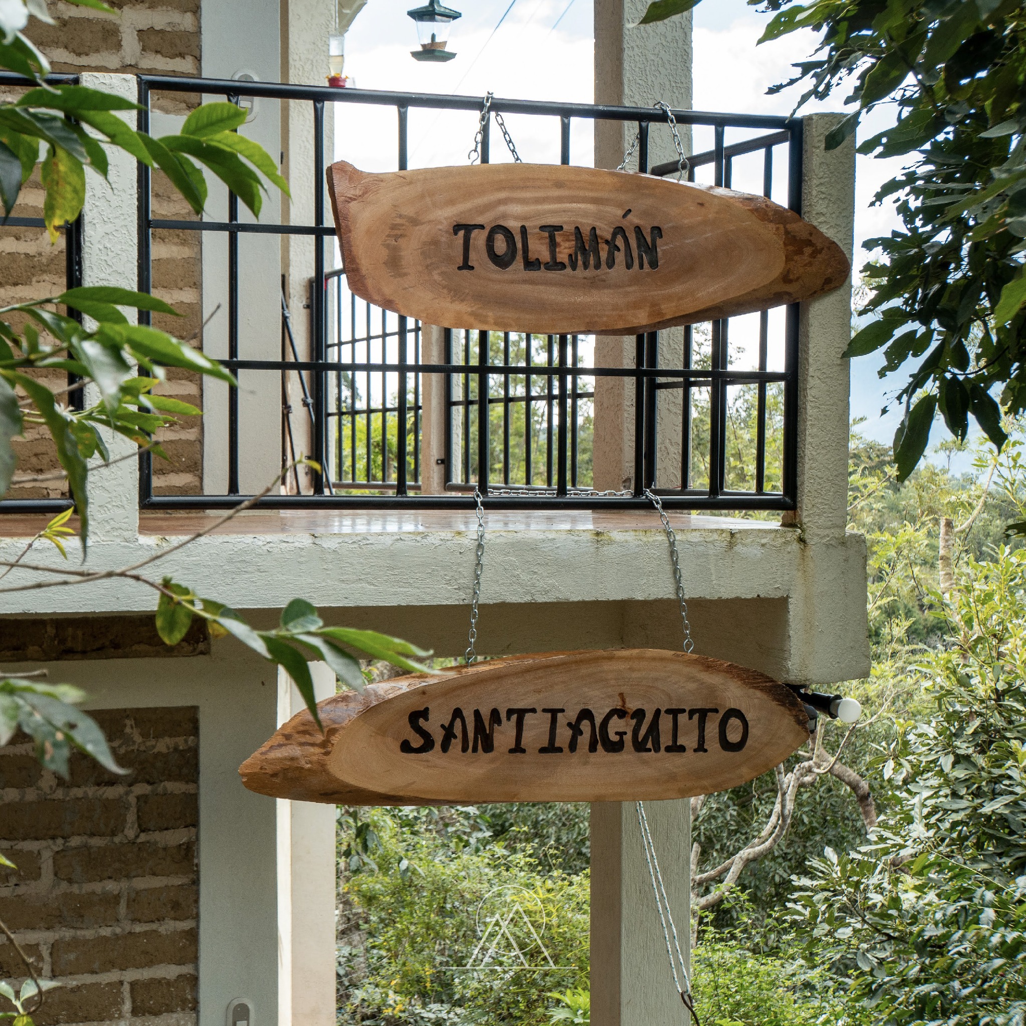 Habitación standard con pared de bambú y balcón ad arco